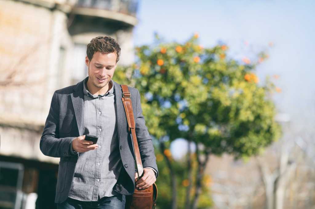 italy-young-man-business-mobile