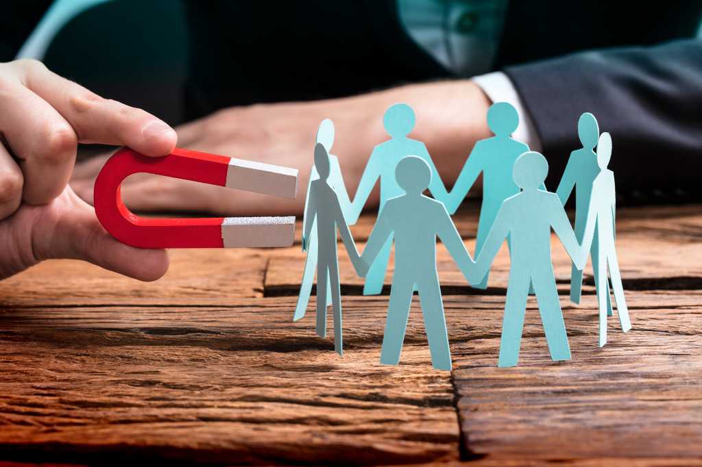 Recruiter attracts leads  >  Using a horseshoe magnet on a group of figurines.